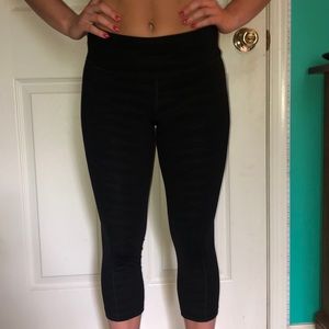 Old navy black cropped running leggings